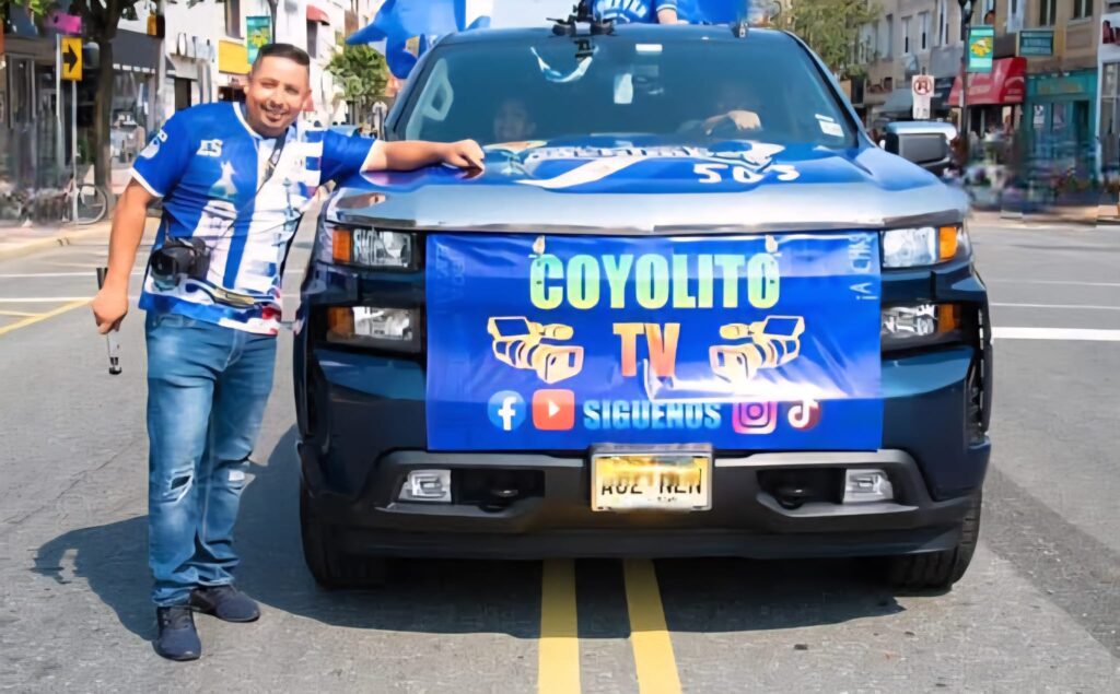 Aley Reyes of Coyolito TV smiling at an event