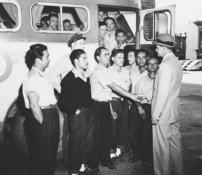FIGURE 1. Farmworkers: Puerto Rican Migrants and Government Representative, 1946. The contract labor program for farmworkers was orchestrated by the governments of the United States and Puerto Rico. Farmworkers who stayed were the roots of many Puerto Rican communities in the States, including Dover, New Jersey. Here, Puerto Rican farmworkers are boarding a bus that will transport them from the airport to farm labor camps. They are being greeted by Eulalio Torres, a representative of the government of Puerto Rico’s farm labor program. (Records of the Offices of the Government of Puerto Rico in the U.S., Centro de Estudios Puertorriquen˜ os, Hunter College, City University of New York, New York City.)